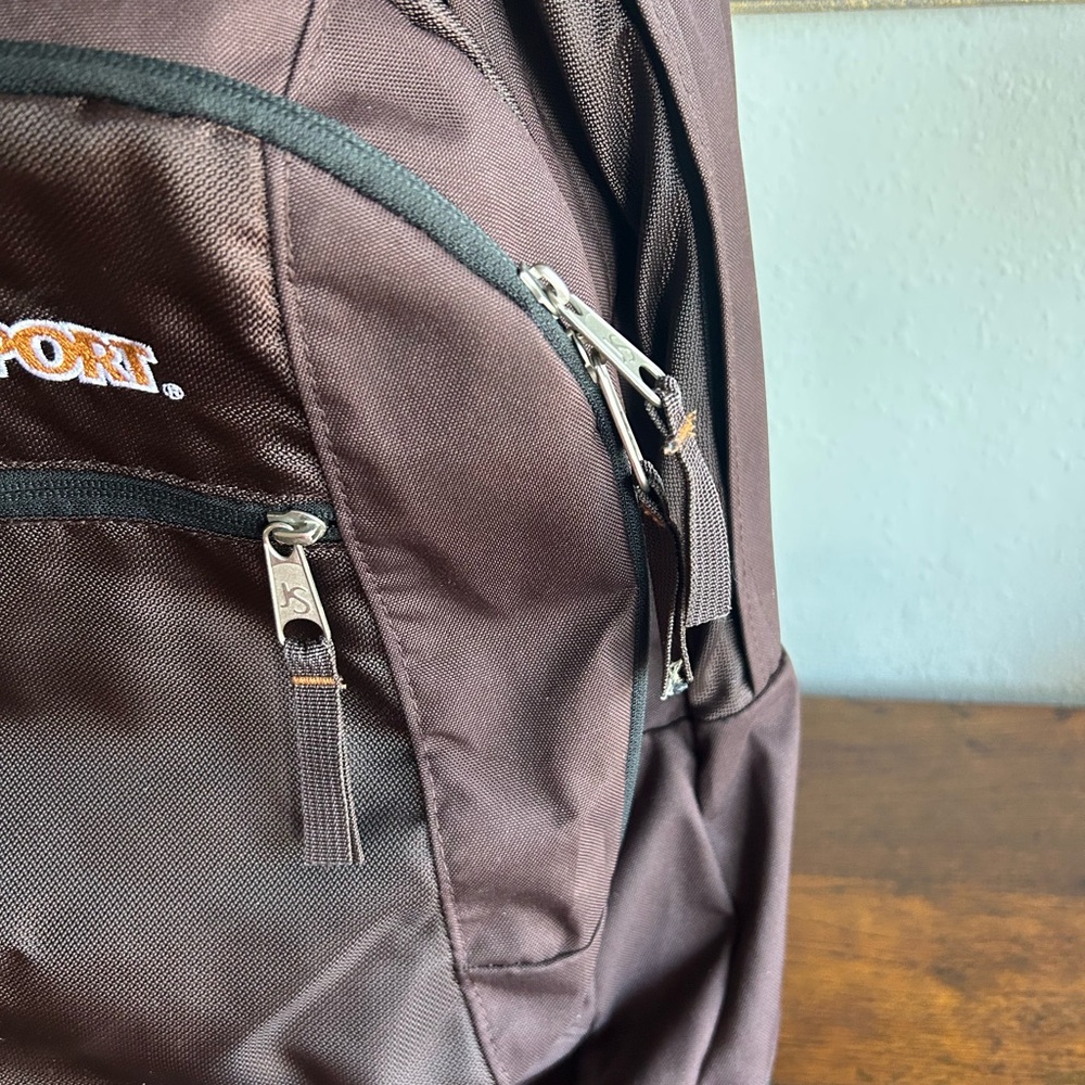 JanSport Driver 8 Rolling Backpack Academia Collegiate Travel Hiking Brown - Picture 4 of 15